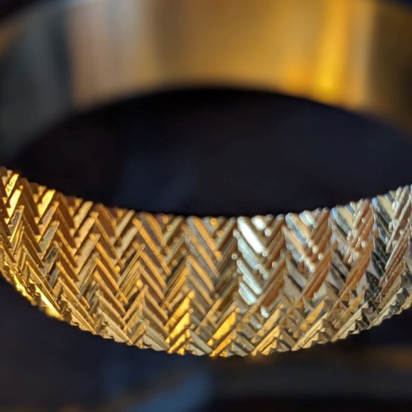 Mod Gold-tone Cut-Brass Bangle Bracelet Substantial Elegant Vintage Atomic Age - Picture 15 of 16